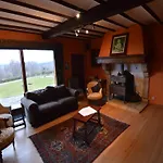 펜션 Hillside Retreat With Pond Lierneux