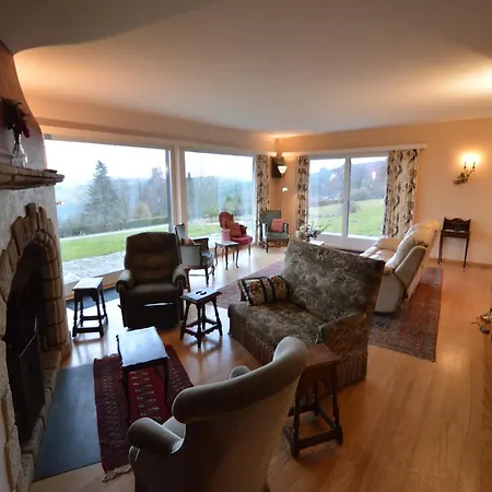 Prázdninový dům Hillside Retreat With Pond