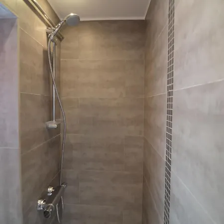 Prázdninový dům Hillside Retreat With Pond