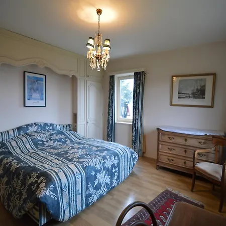 Hillside Retreat With Pond Prázdninový dům