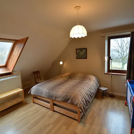 Hillside Retreat With Pond Prázdninový dům *