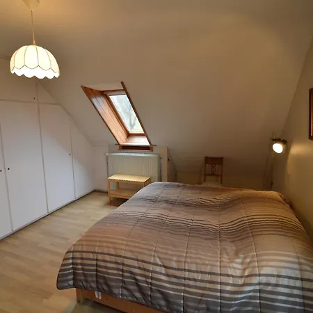 Hillside Retreat With Pond Prázdninový dům