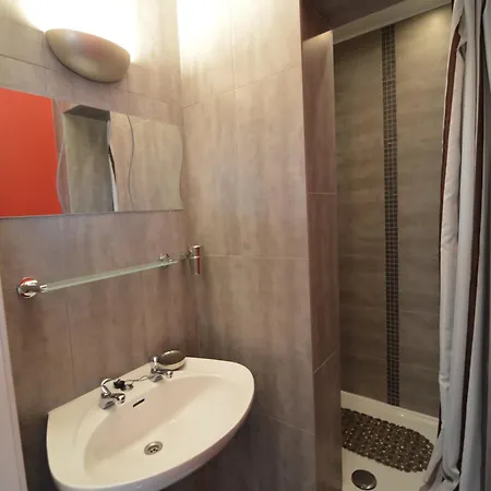 Hillside Retreat With Pond