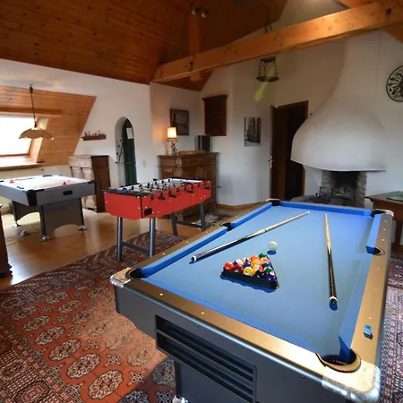 Prázdninový dům Hillside Retreat With Pond