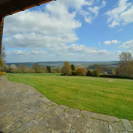 Hillside Retreat With Pond Prázdninový dům *