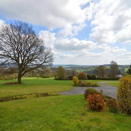 Hillside Retreat With Pond Prázdninový dům *