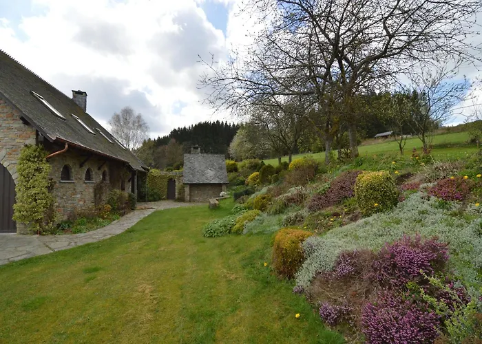 Hillside Retreat With Pond *