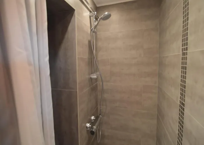 Hillside Retreat With Pond *