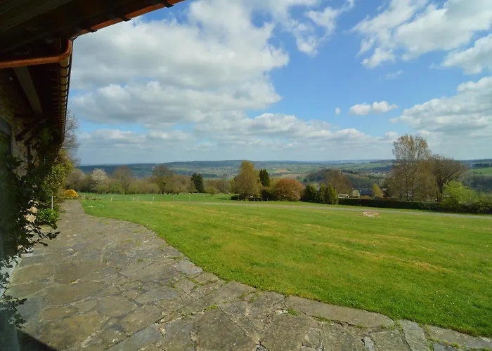 Hillside Retreat With Pond Casa vacanze *